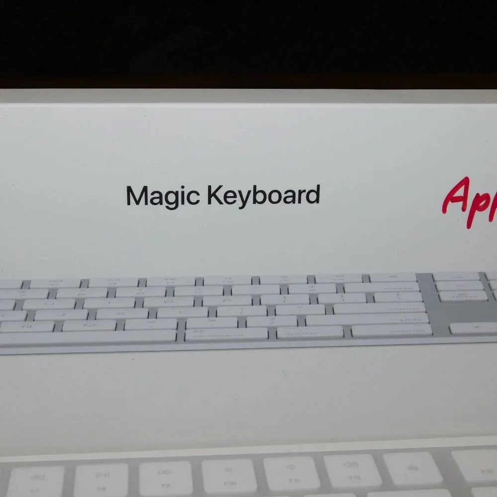 Apple Wireless Magic Keyboard With Numeric Keypad Model A1843 NIB